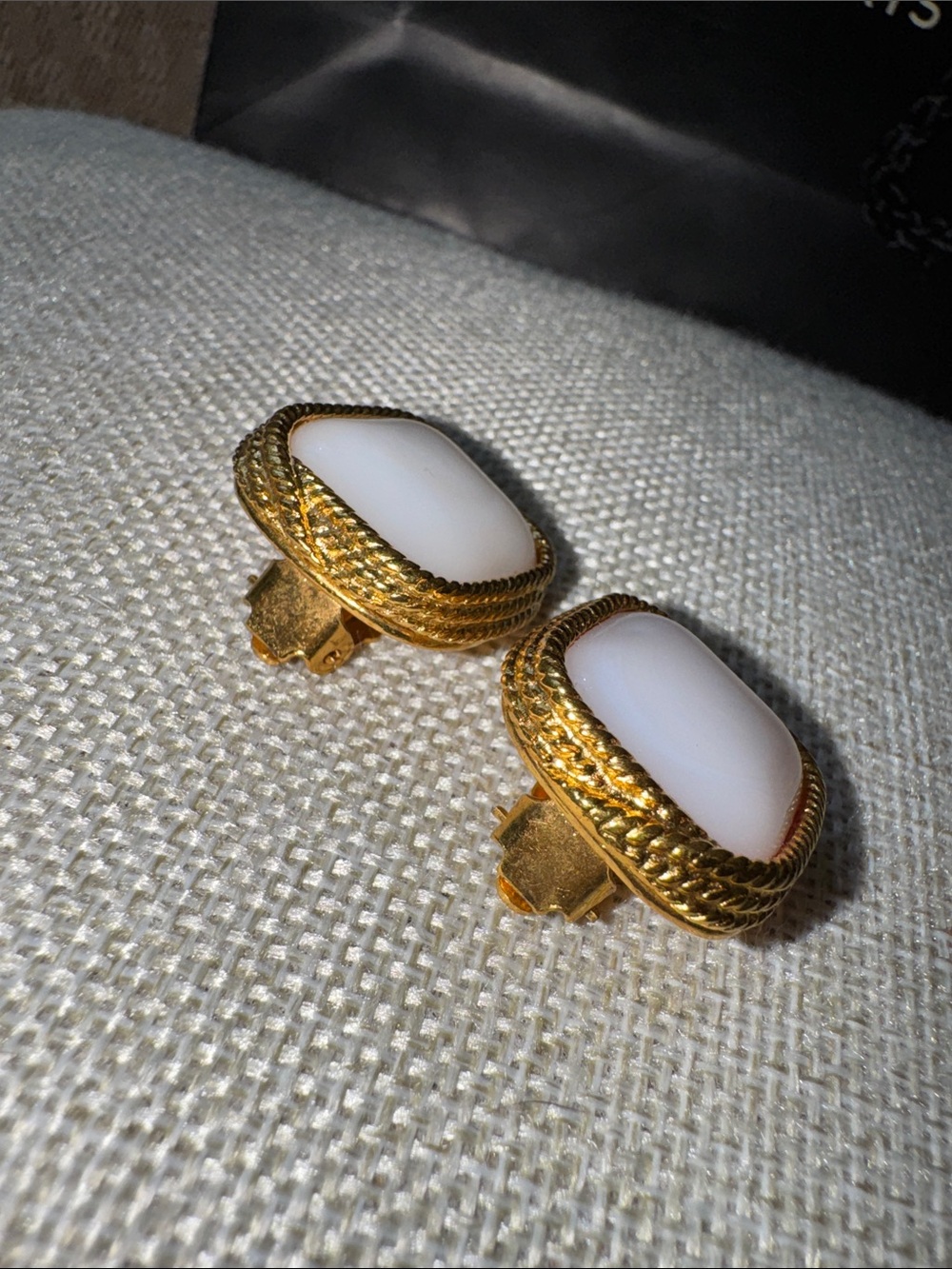 Authentic vintage 1993 Chanel Earrings w/Gripoix poured glass & gold border - Picture 12 of 16